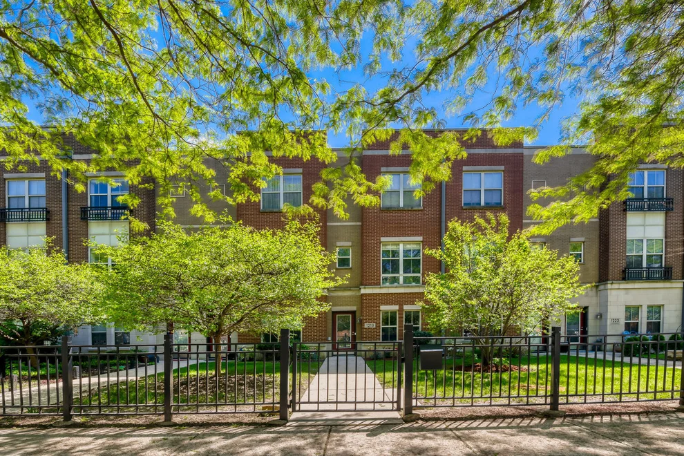 Unit for sale at 1219 W Grenshaw Street, Chicago, IL 60607