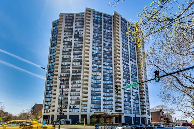 Unit for sale at 3930 N Pine Grove Avenue, Chicago, IL 60613