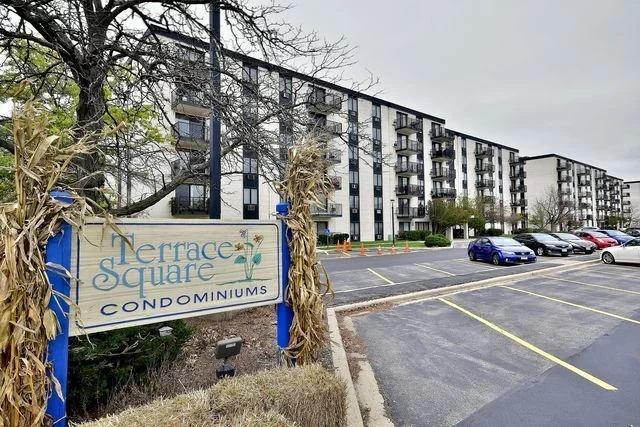 Unit for sale at 9701 N Dee Road N, Niles, IL 60714