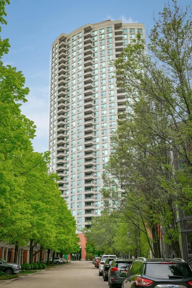 Unit for sale at 501 N CLINTON Street, Chicago, IL 60654