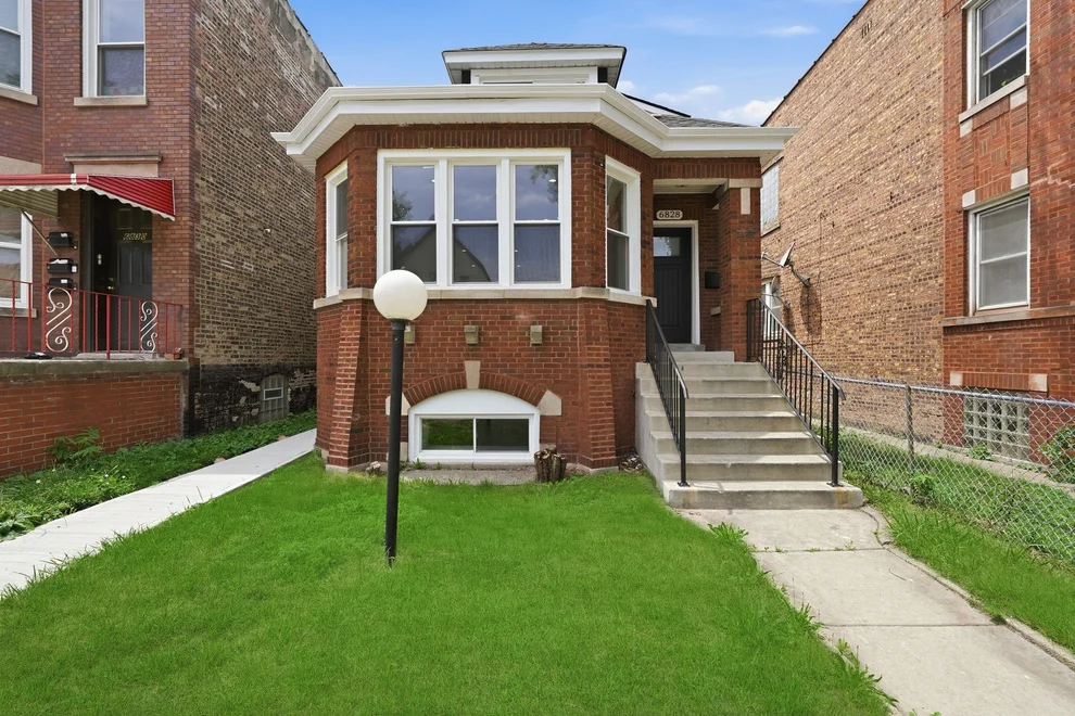 Unit for sale at 6828 S Champlain Avenue, Chicago, IL 60637