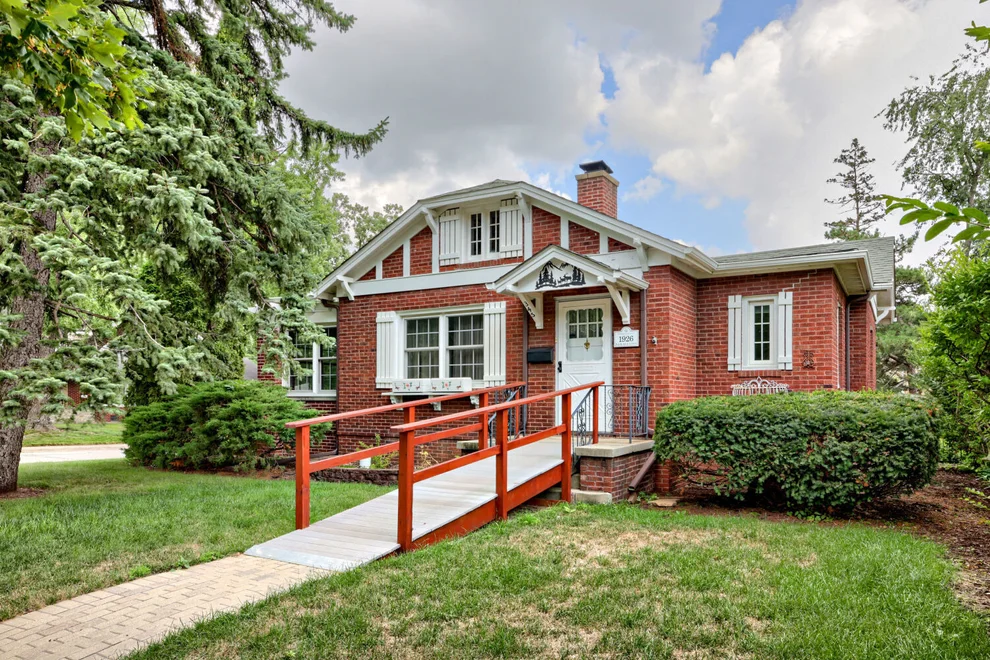 Unit for sale at 345 Vincent Place, Elgin, IL 60123