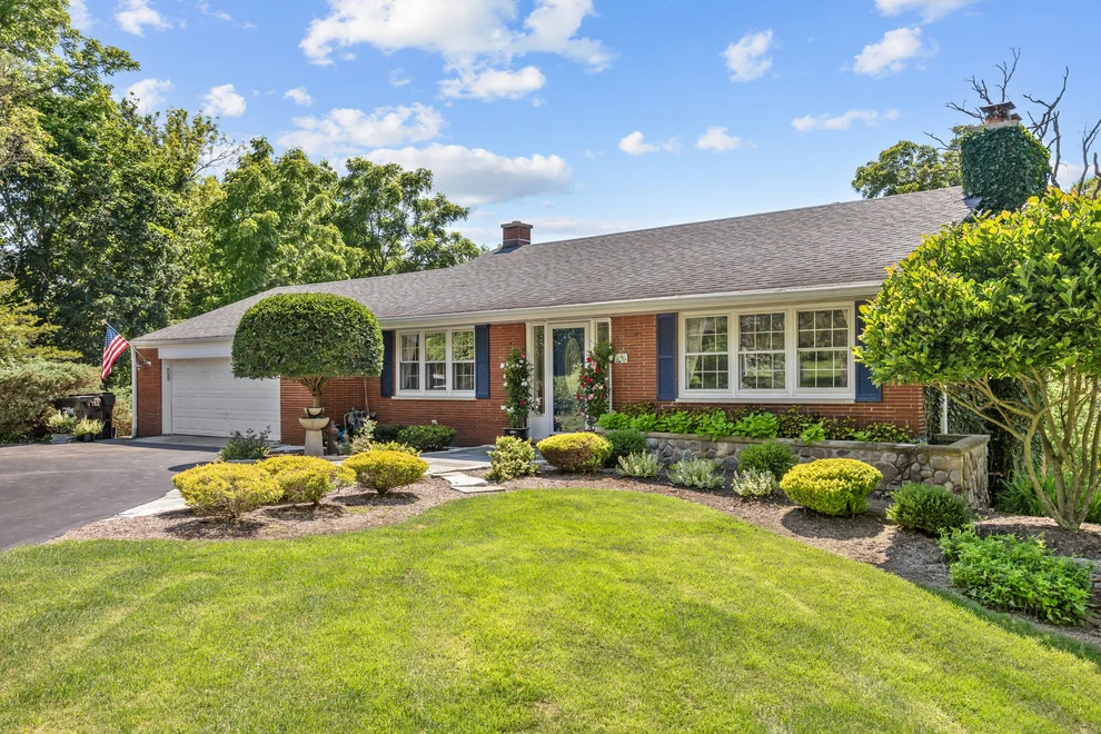 Unit for sale at 264 Biltmore Drive, North Barrington, IL 60010