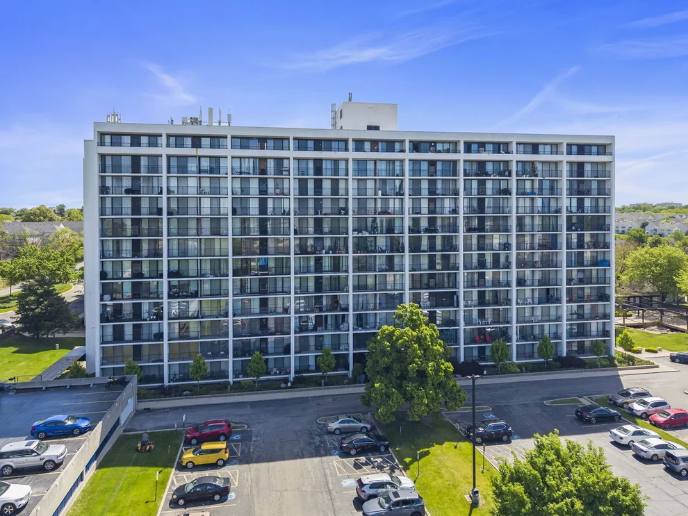 Unit for sale at 2005 S Finley Road, Lombard, IL 60148
