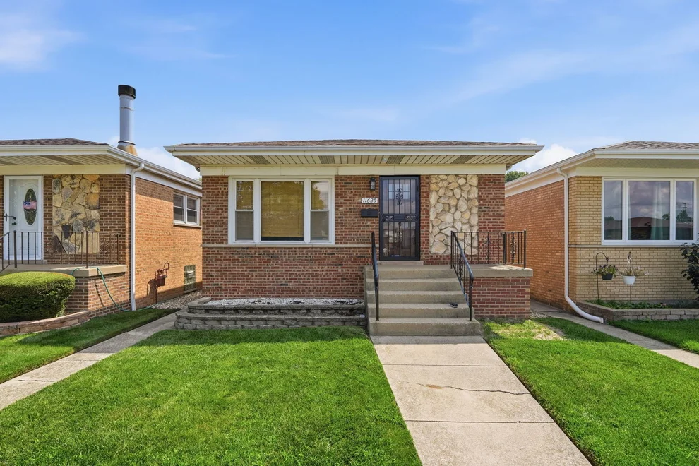 Unit for sale at 11625 S Avenue L, Chicago, IL 60617