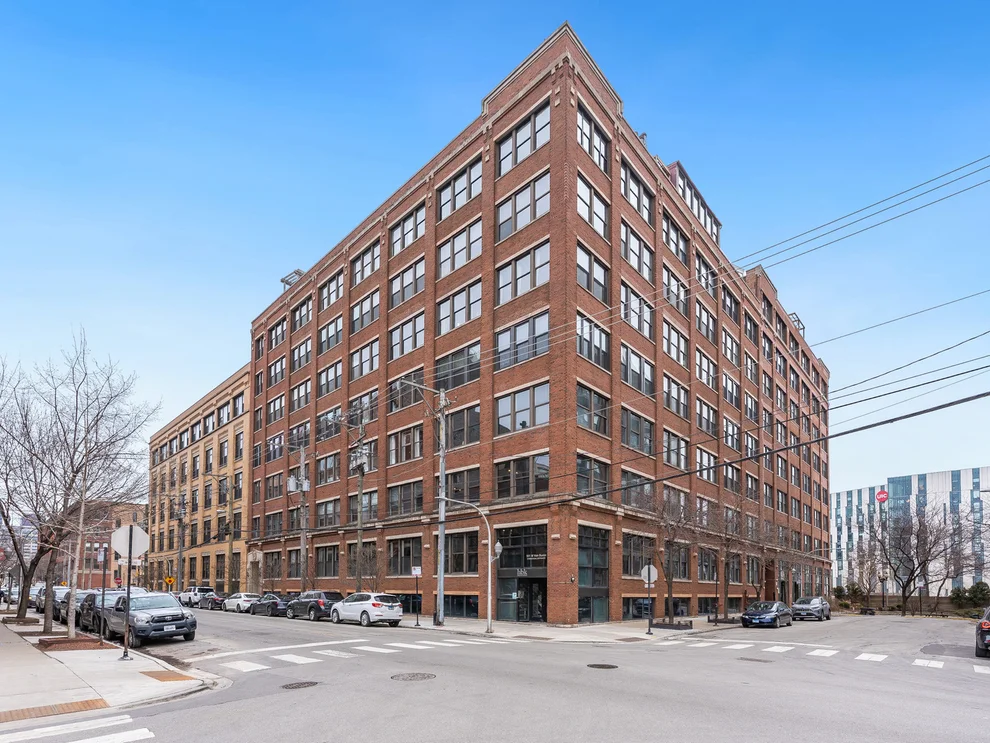 Unit for sale at 913 W Van Buren Street, Chicago, IL 60607