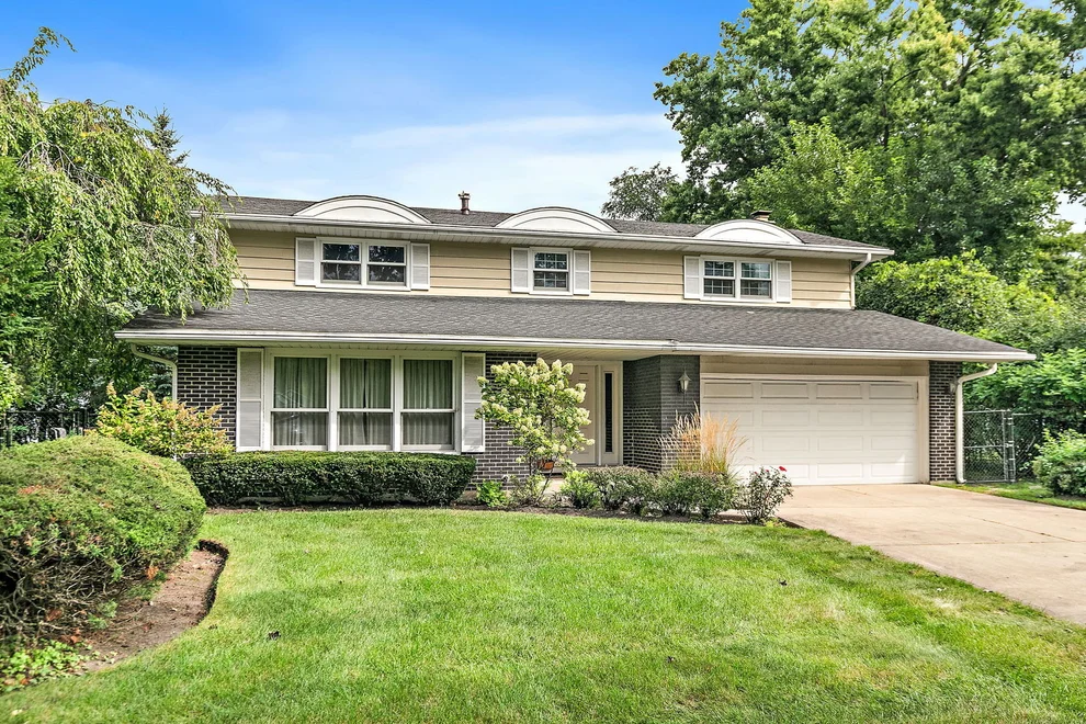Unit for sale at 1912 E Cholo Lane, Mount Prospect, IL 60056