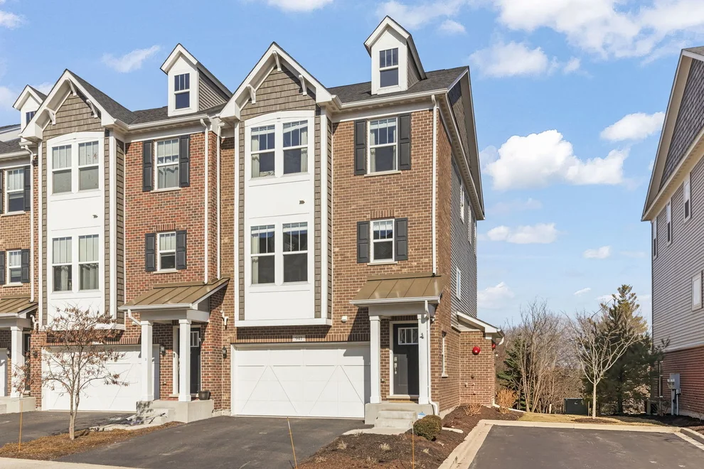 Unit for sale at 941 Coletta Circle, Naperville, IL 60563