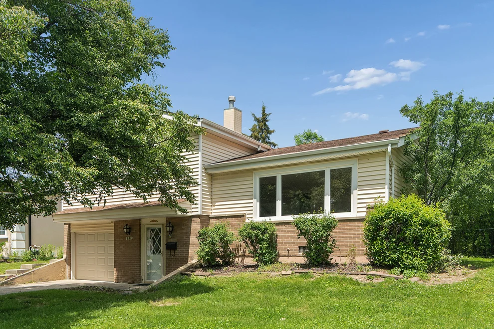 Unit for sale at 9018 Forest Lane E, Hickory Hills, IL 60457