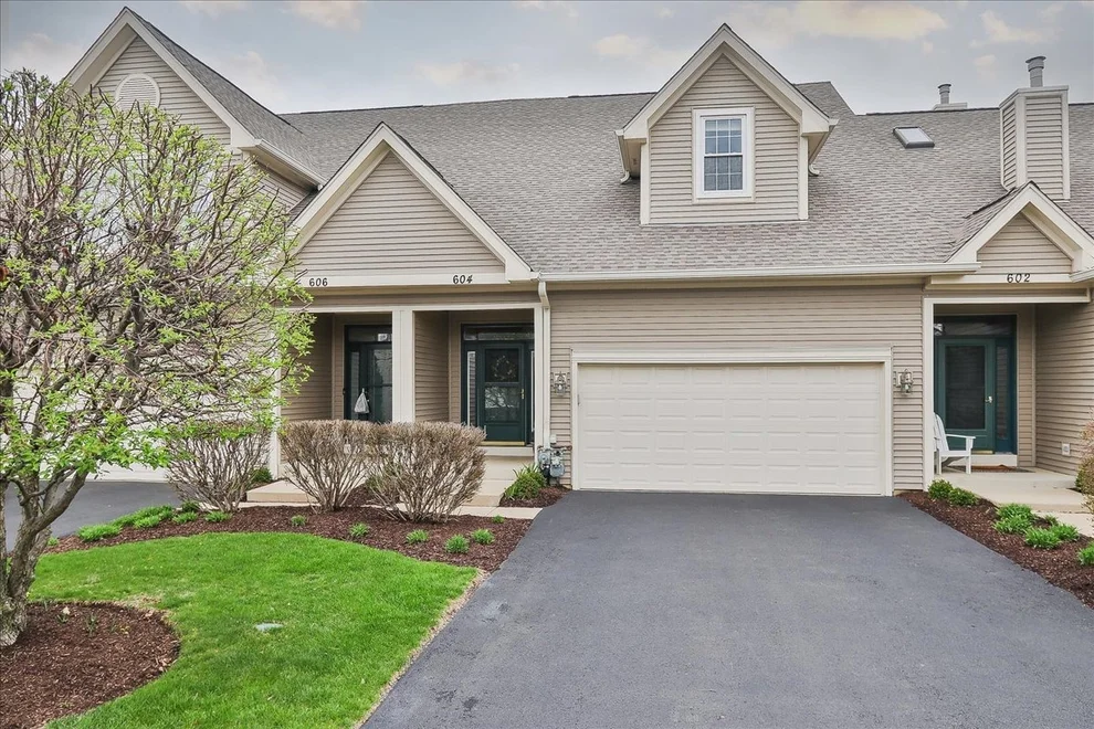 Unit for sale at 604 W Meadow Avenue, Lombard, IL 60148