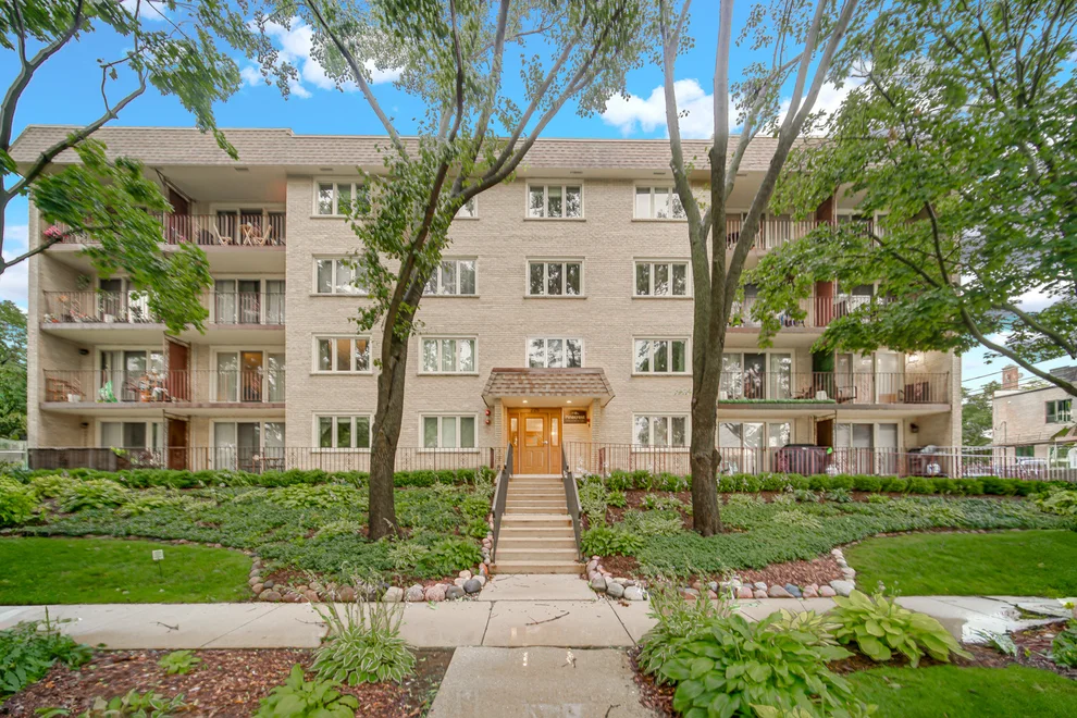 Unit for sale at 225 E Wing Street, Arlington Heights, IL 60004