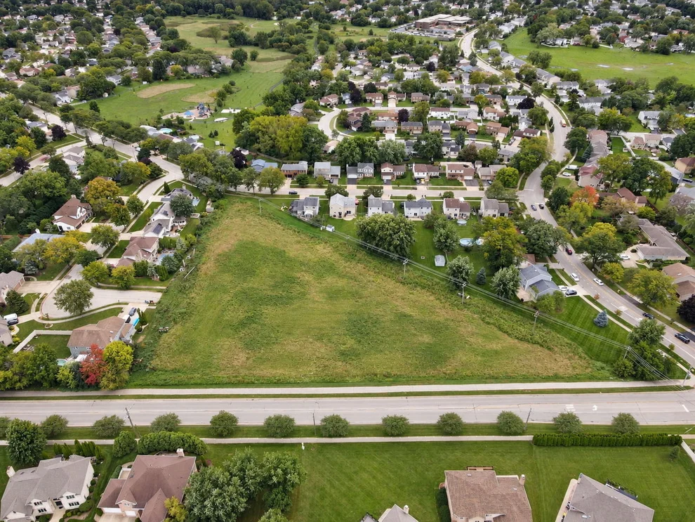 Unit for sale at 24W737 Central Avenue, Roselle, IL 60172