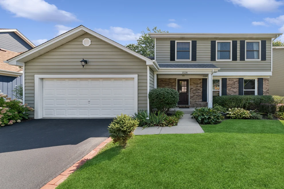 Unit for sale at 1528 Bonaventure Drive, Naperville, IL 60563