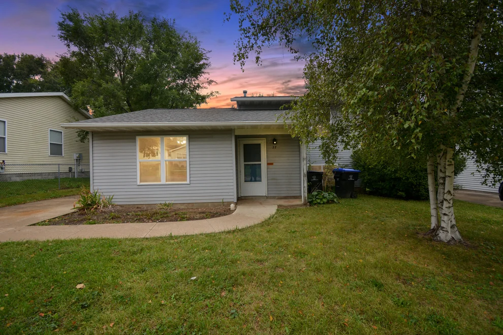 Unit for sale at 27 Partner Place, Bloomington, IL 61701