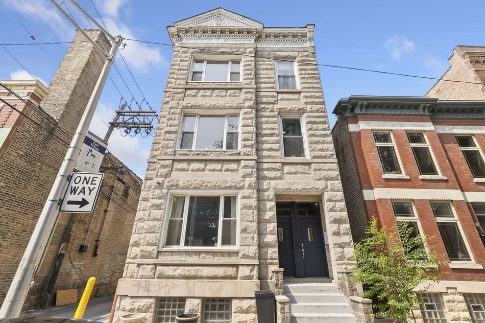 Unit for sale at 814 N Hermitage Avenue, Chicago, IL 60622