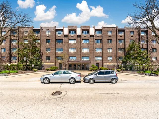 Unit for sale at 8444 W Wilson Avenue, Chicago, IL 60656