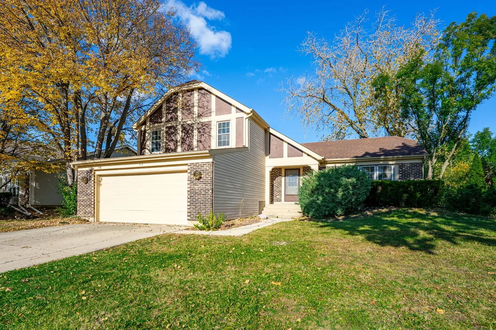 Unit for sale at 62 E Fox Hill Drive, Buffalo Grove, IL 60089