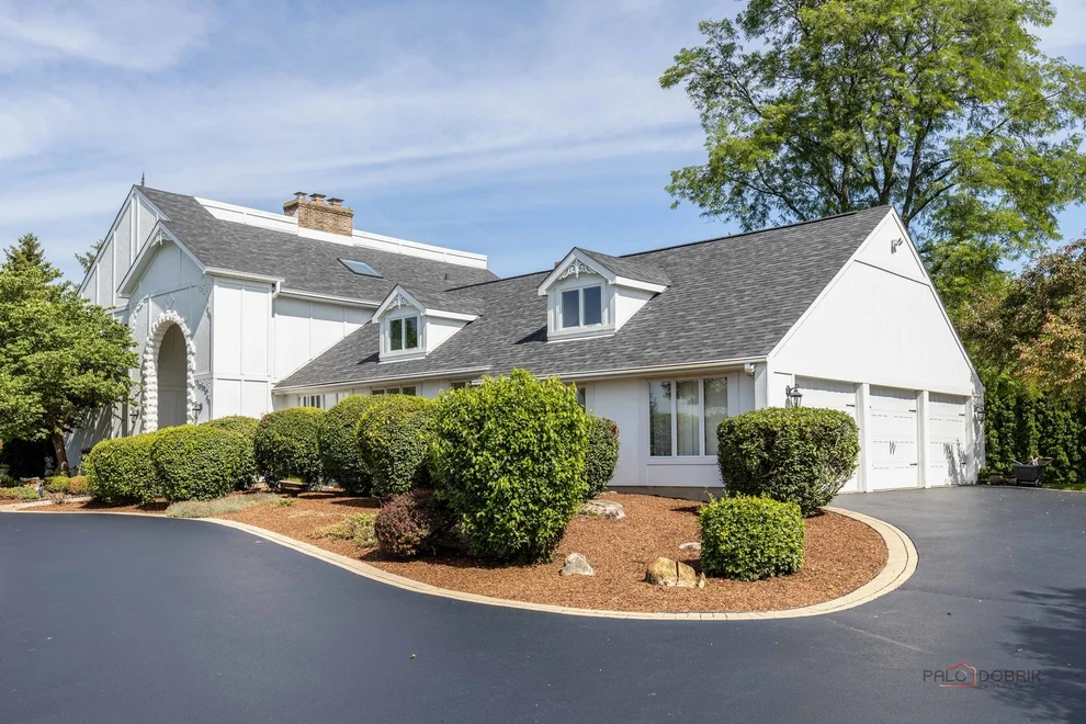 Unit for sale at 11 LAKE VIEW Road, Hawthorn Woods, IL 60047