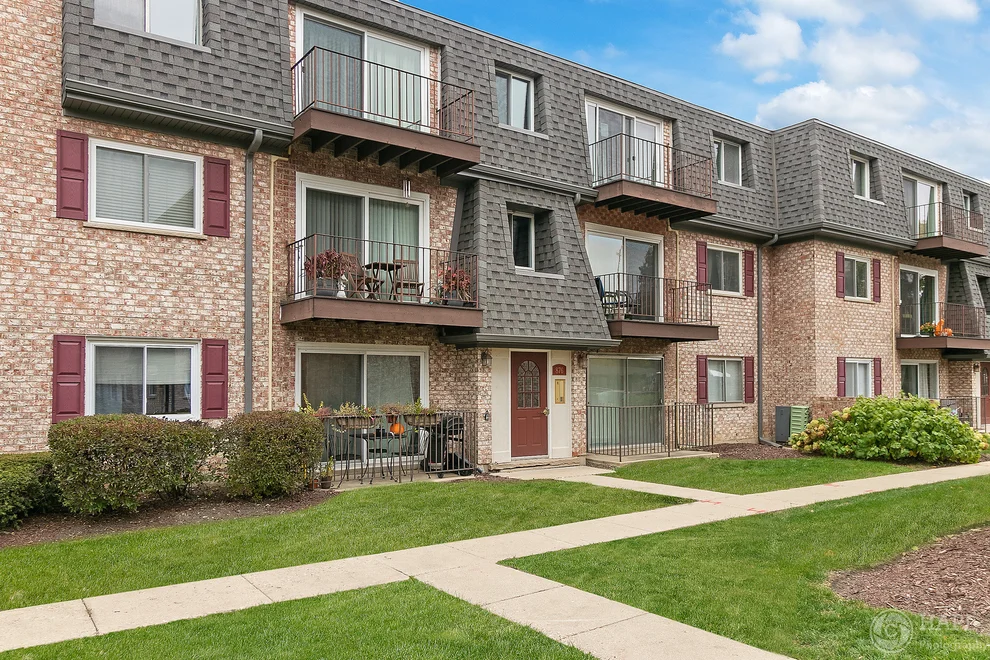 Unit for sale at 876 S Plum Grove Road, Palatine, IL 60067