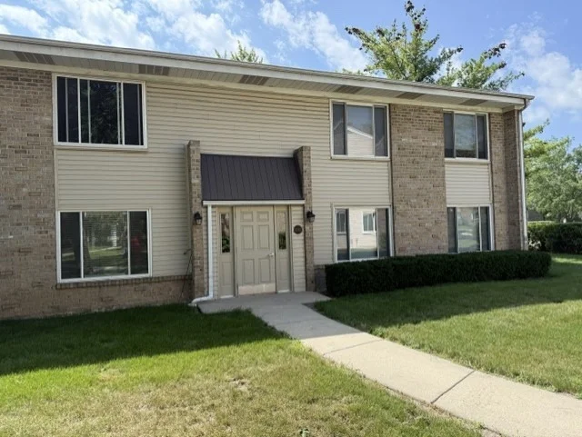Unit for sale at 1755 Robin Lane, Hoffman Estates, IL 60194