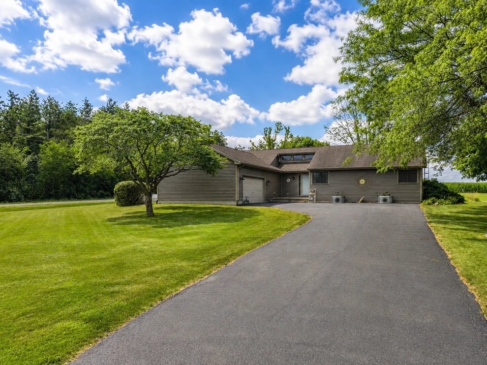 Unit for sale at 1396 N 1789th Road, Streator, IL 61364