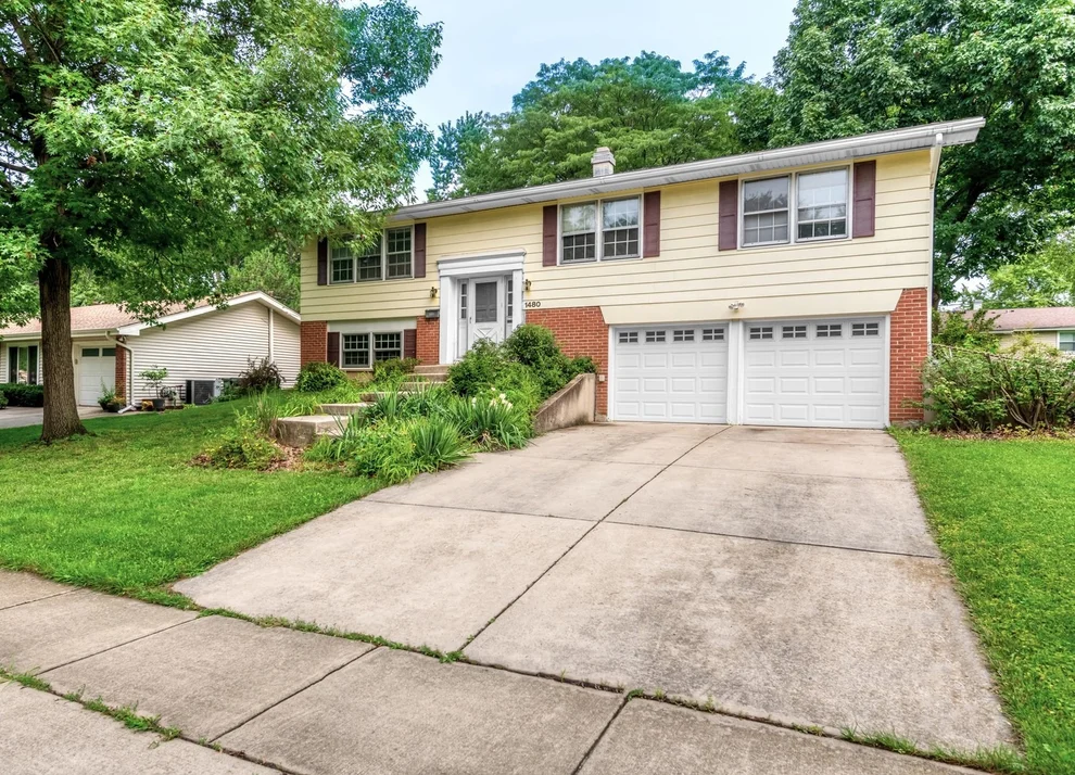 Unit for sale at 1480 Mayfield Lane, Hoffman Estates, IL 60169