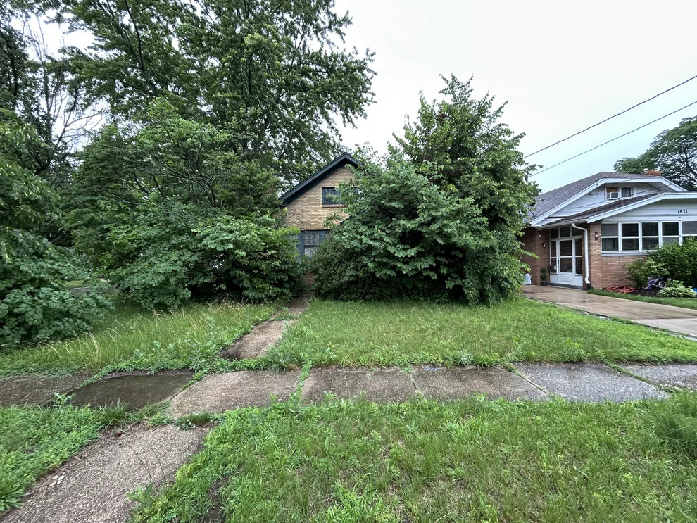 Unit for sale at 1825 Grant Avenue, Rockford, IL 61103