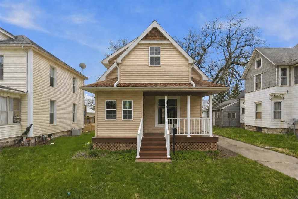 Unit for sale at 323 Douglas Avenue, Dixon, IL 61021