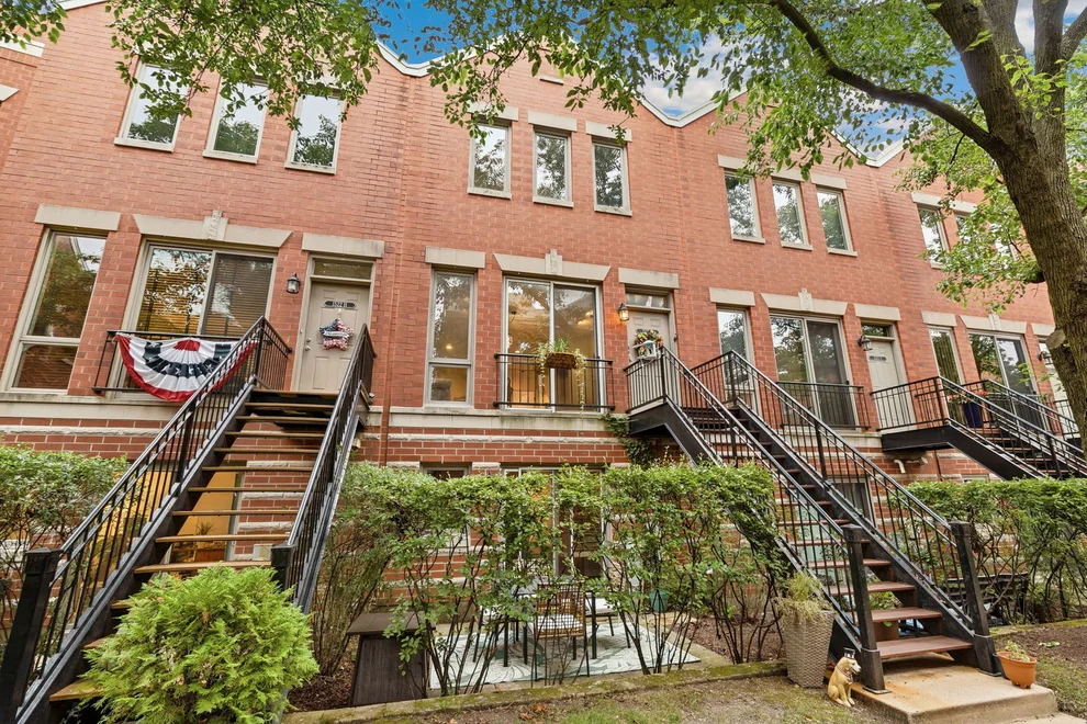 Unit for sale at 1522 W School Street, Chicago, IL 60657