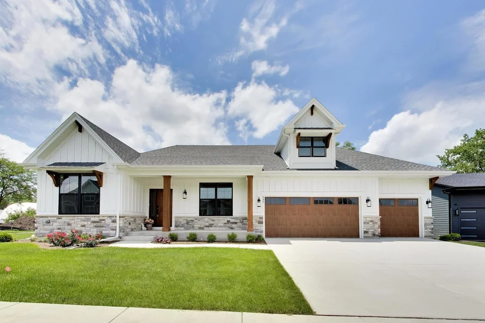 Unit for sale at 495 CORA Lane, St. Charles, IL 60174