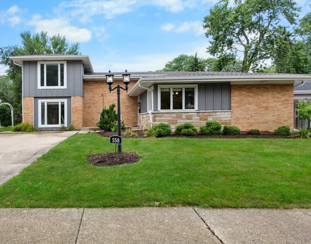 Unit for sale at 558 E Park Avenue, Elmhurst, IL 60126