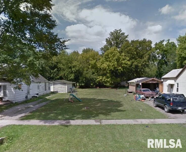 Unit for sale at 209 S WALNUT Street, Duquoin, IL 62832