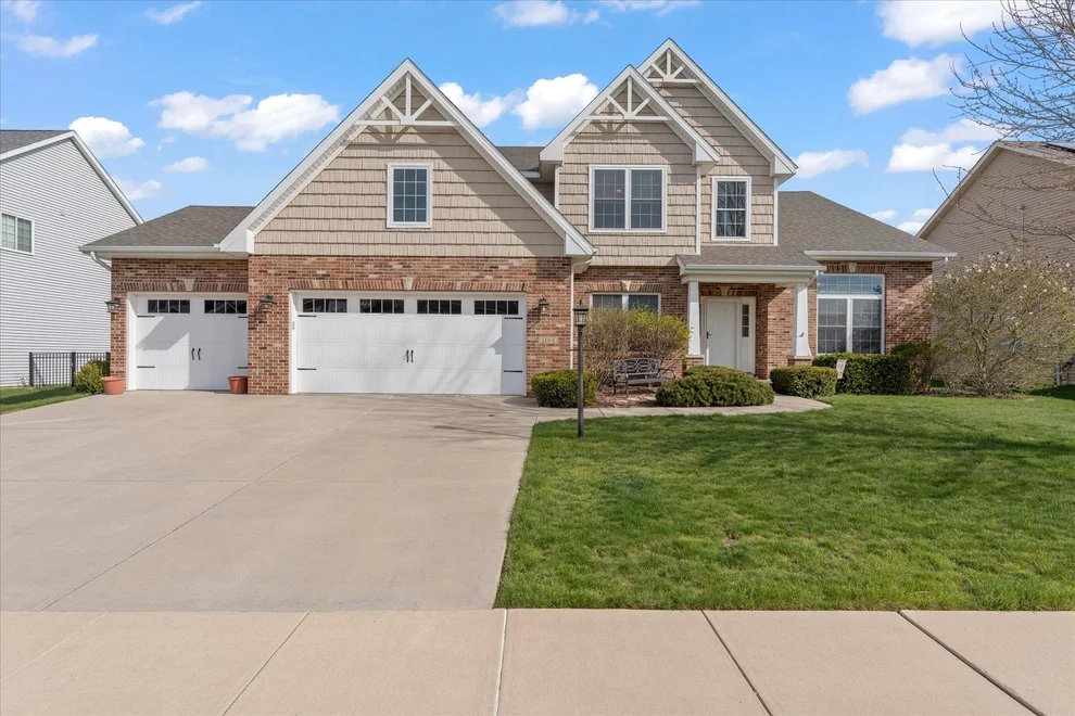 Unit for sale at 1108 White Oak Road, Mahomet, IL 61853