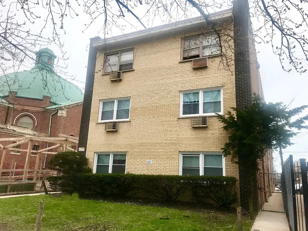 Unit for sale at 6921 N Ashland Boulevard, Chicago, IL 60626