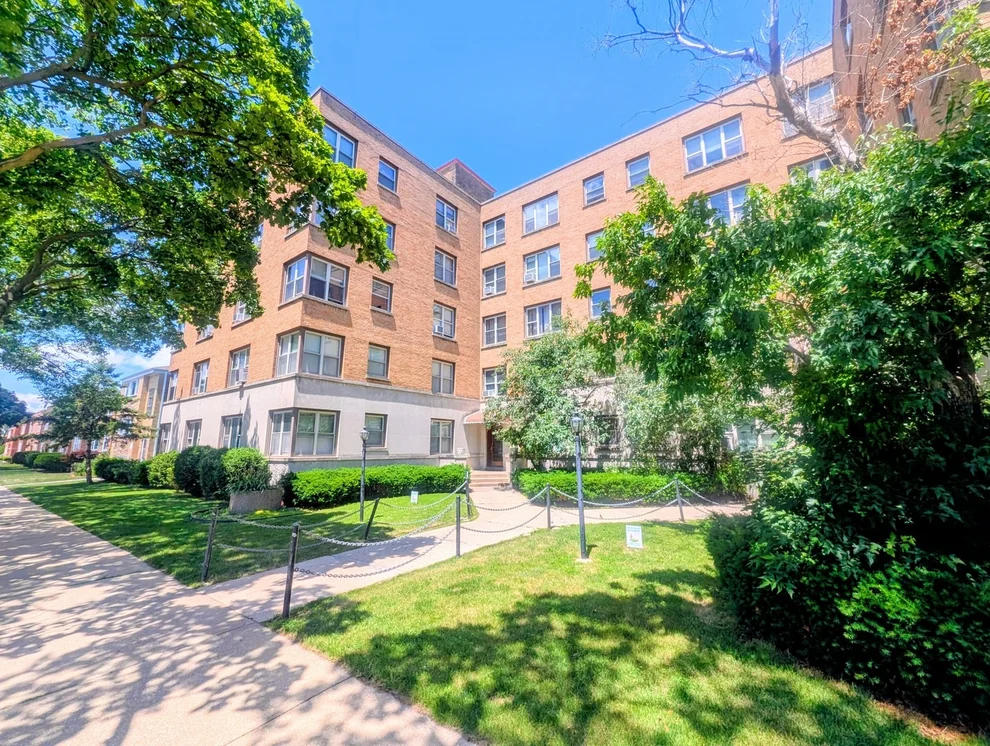 Unit for sale at 2610 W Balmoral Avenue, Chicago, IL 60625