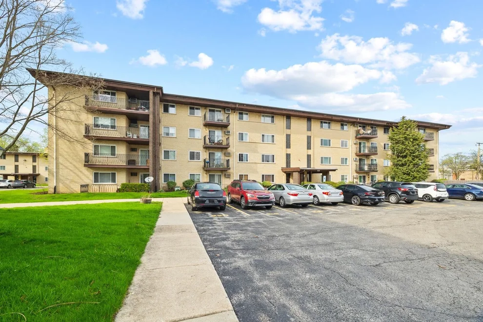 Unit for sale at 535 S CLEVELAND Avenue, Arlington Heights, IL 60005