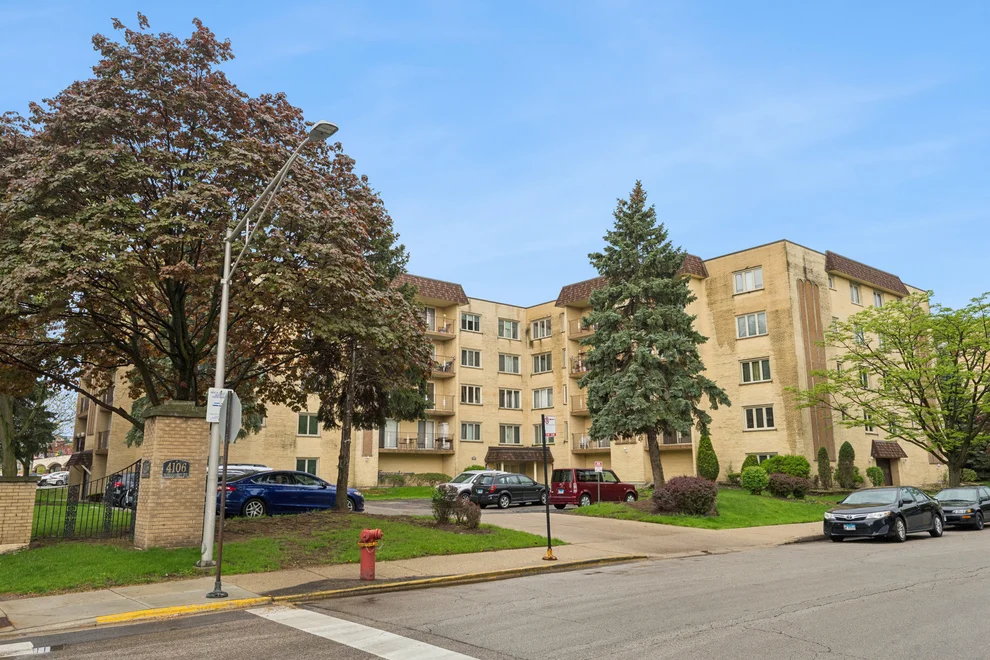 Unit for sale at 4106 N Narragansett Avenue, Chicago, IL 60634
