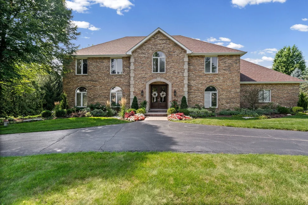 Unit for sale at 5657 Oakwood Circle, Long Grove, IL 60047