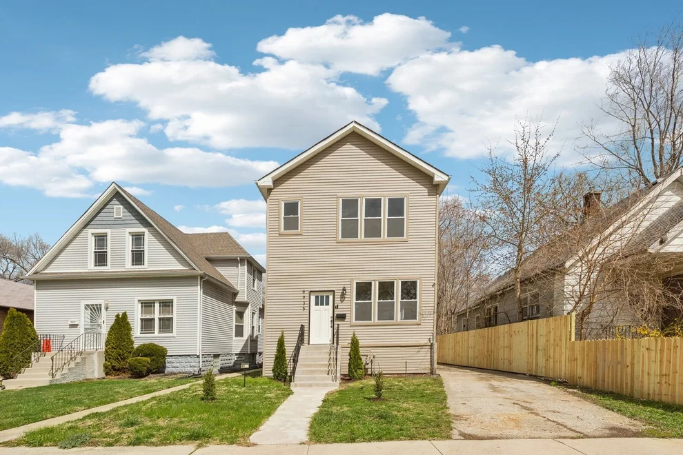 Unit for sale at 9935 S Winston Avenue, Chicago, IL 60643