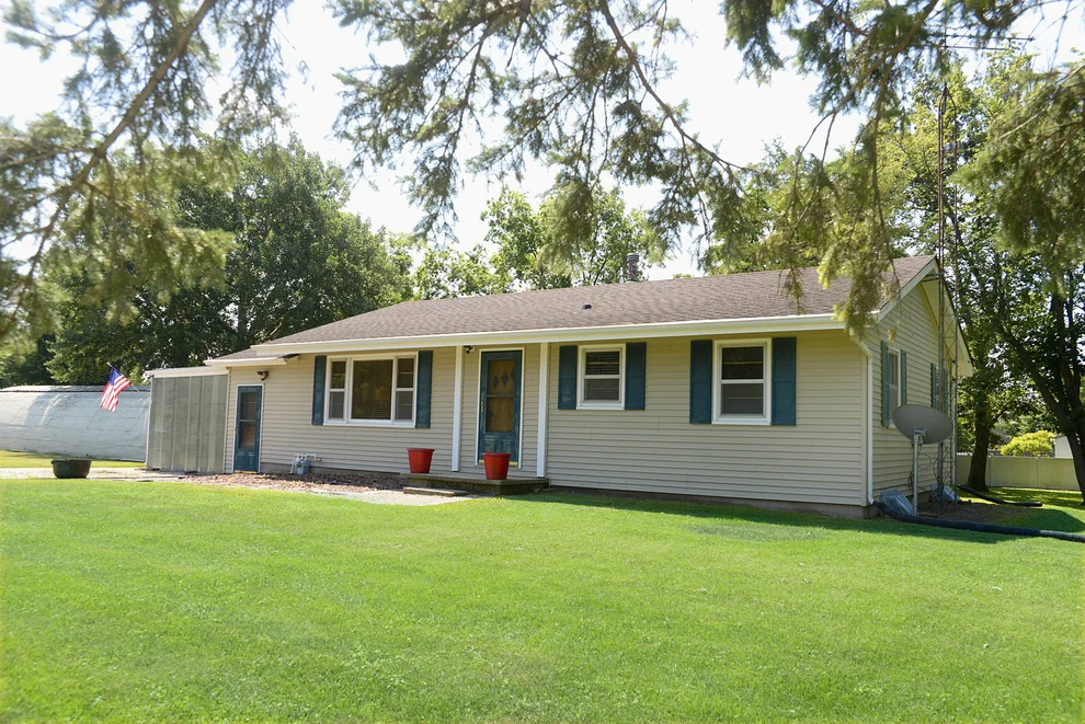 Unit for sale at 1104 N 29th Road, Utica, IL 61373