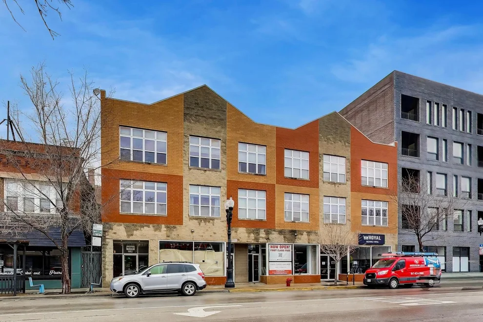 Unit for sale at 1962 W Lawrence Avenue, Chicago, IL 60640