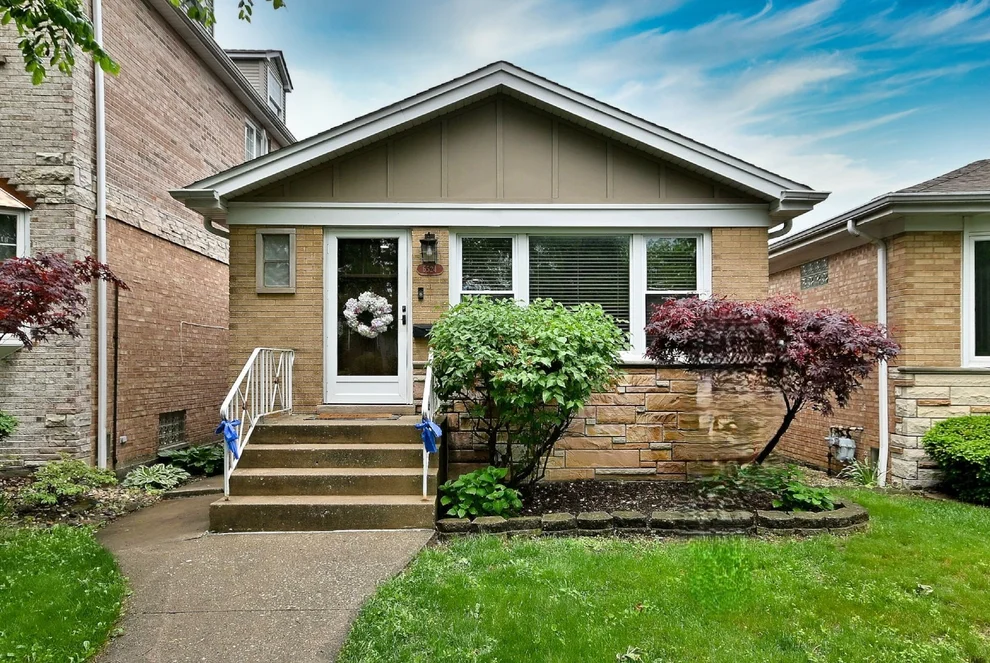 Unit for sale at 6524 N Oshkosh Avenue, Chicago, IL 60631