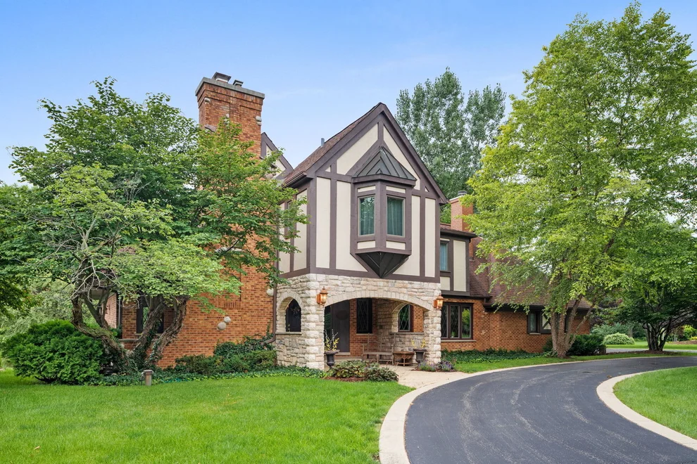 Unit for sale at 6 Willow Bay Drive, South Barrington, IL 60010