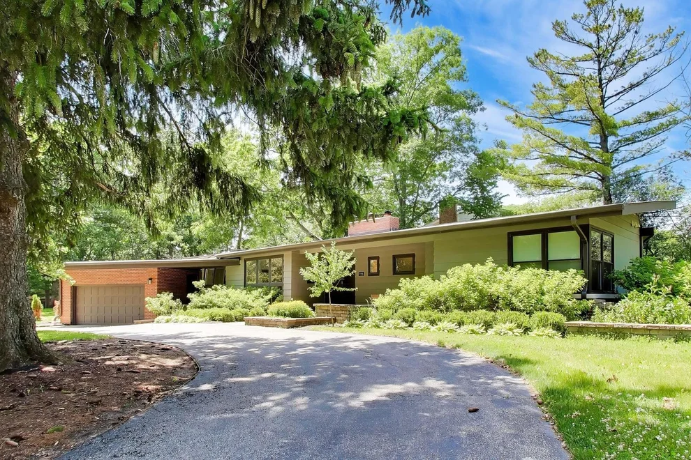 Unit for sale at 3320 KRENN Avenue, Highland Park, IL 60035