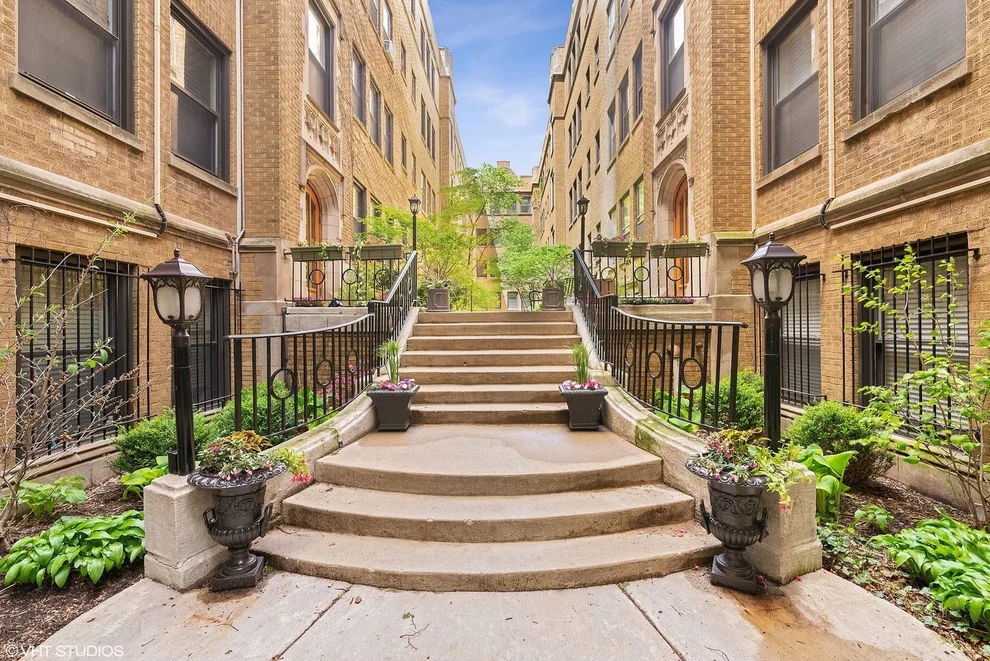 Unit for sale at 640 W Waveland Avenue, Chicago, IL 60613