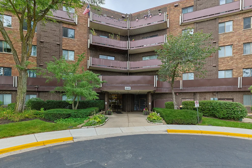 Unit for sale at 840 Wellington Avenue, Elk Grove Village, IL 60007