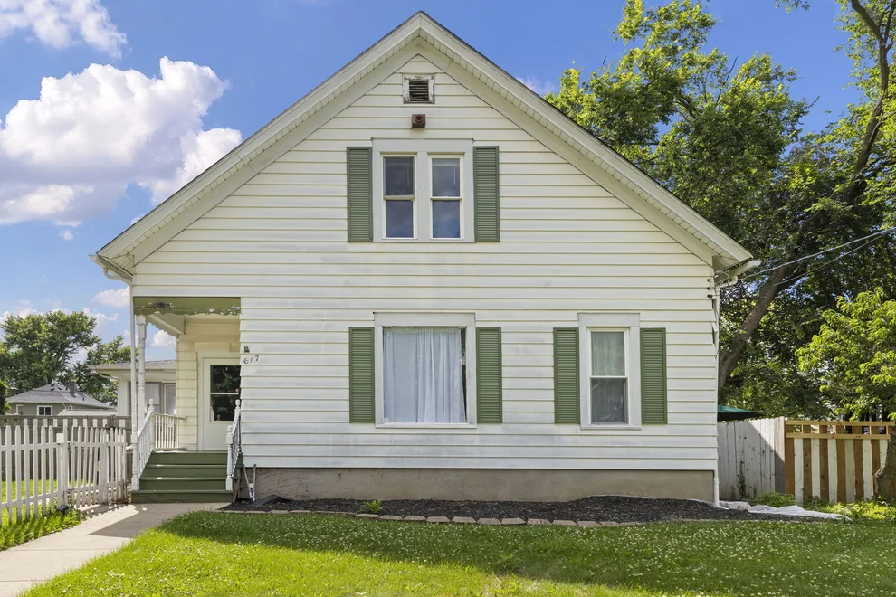 Unit for sale at 617 S 4th Street, Aurora, IL 60505