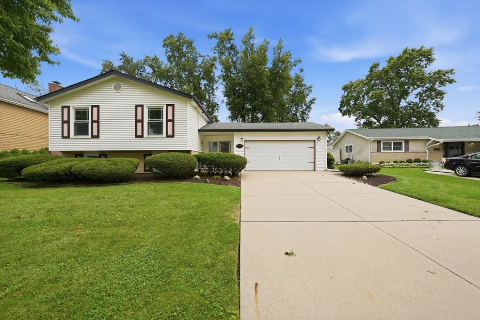 Unit for sale at 1025 Belair Drive, Darien, IL 60561