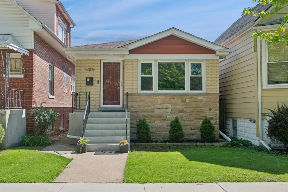 Unit for sale at 5009 W Ainslie Street, Chicago, IL 60630