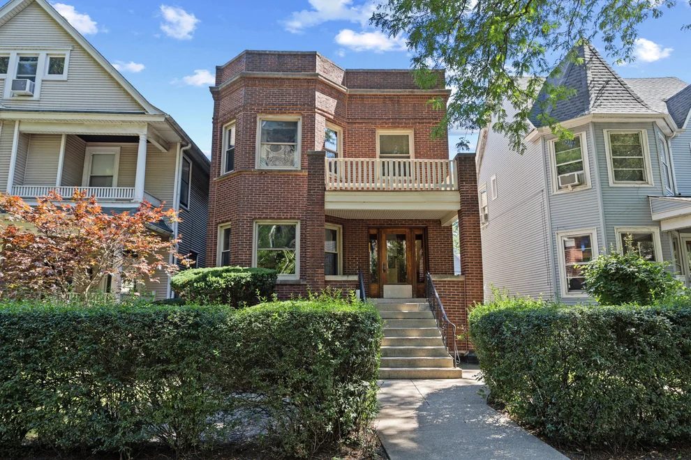 Unit for sale at 1515 W Granville Avenue, Chicago, IL 60660